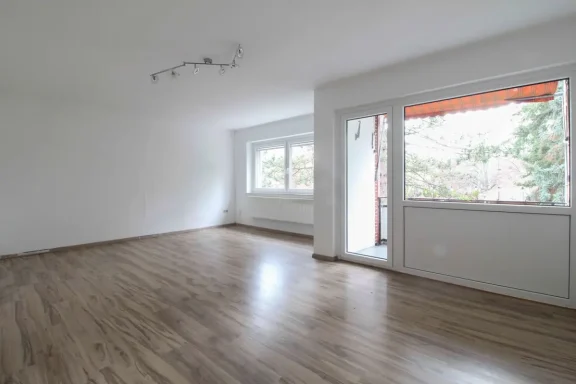 Wohnzimmer geräumiges Wohnzimmer mit Platz für einen Essbereich